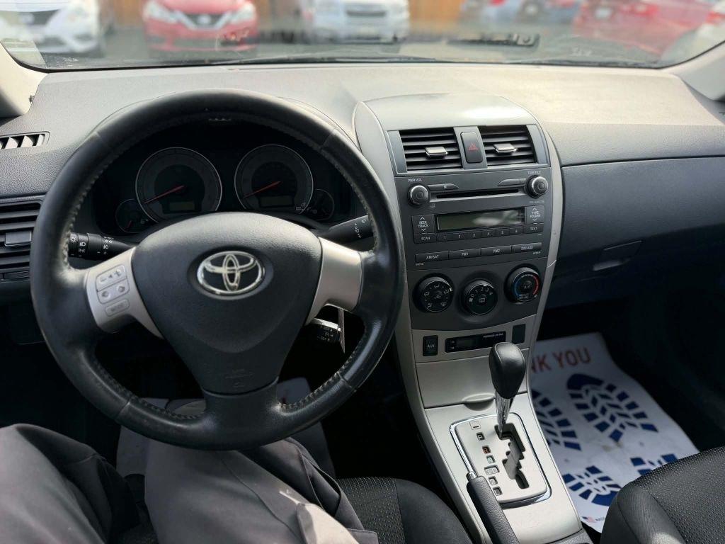 Toyota Corolla Base 5-Speed MT 2010