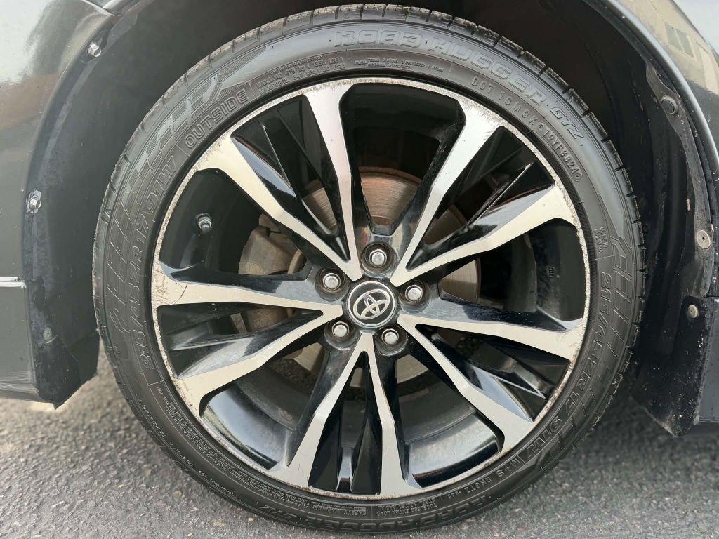 Toyota Corolla Base 5-Speed MT 2010