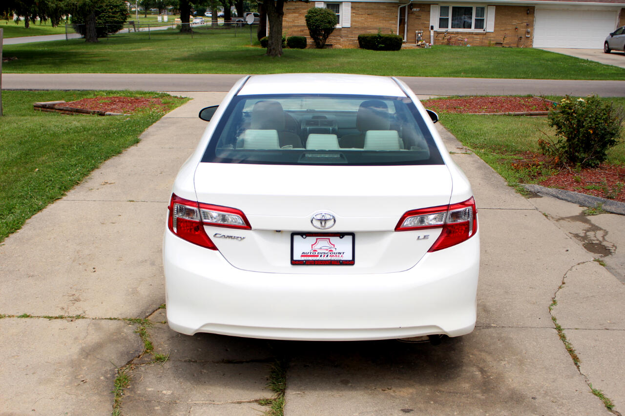 2014 Toyota Camry LE photo 9