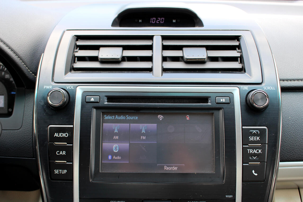2014 Toyota Camry LE photo 23