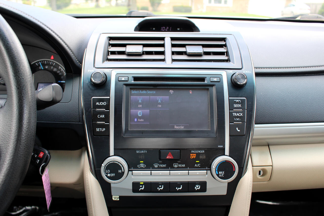 2014 Toyota Camry LE photo 26