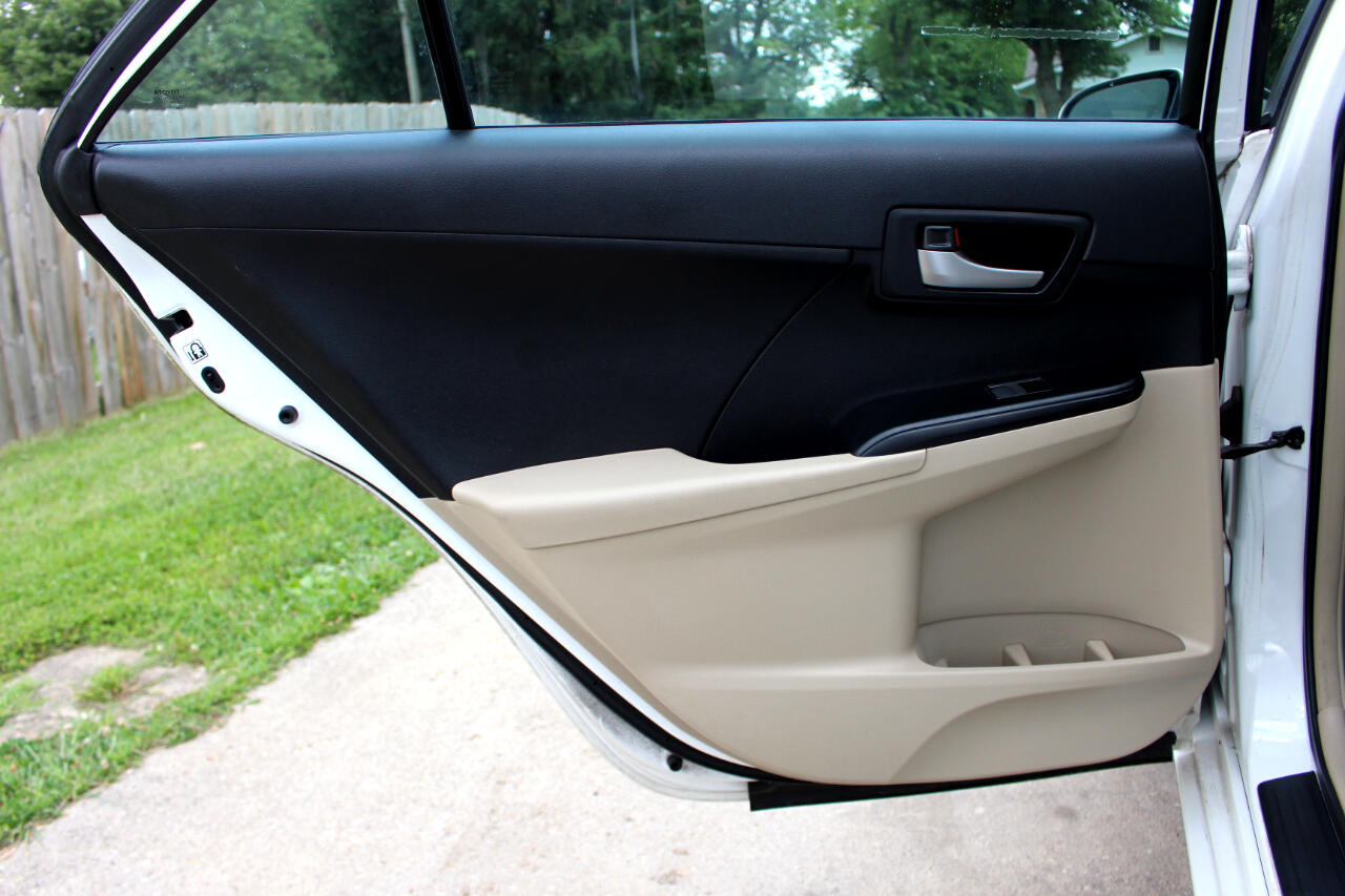 2014 Toyota Camry LE photo 28