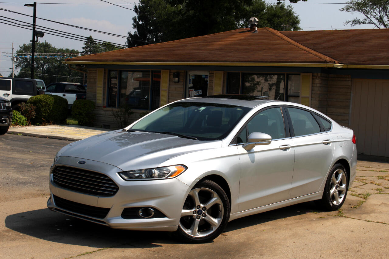 2014 Ford Fusion SE photo 2
