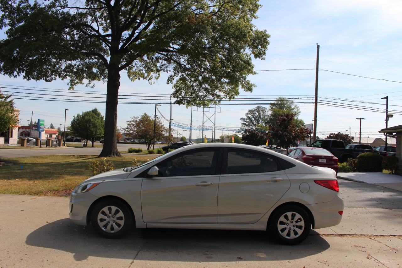 Hyundai Accent SE 2016