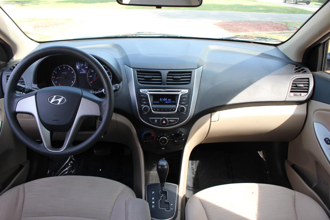 Hyundai Accent SE 2016