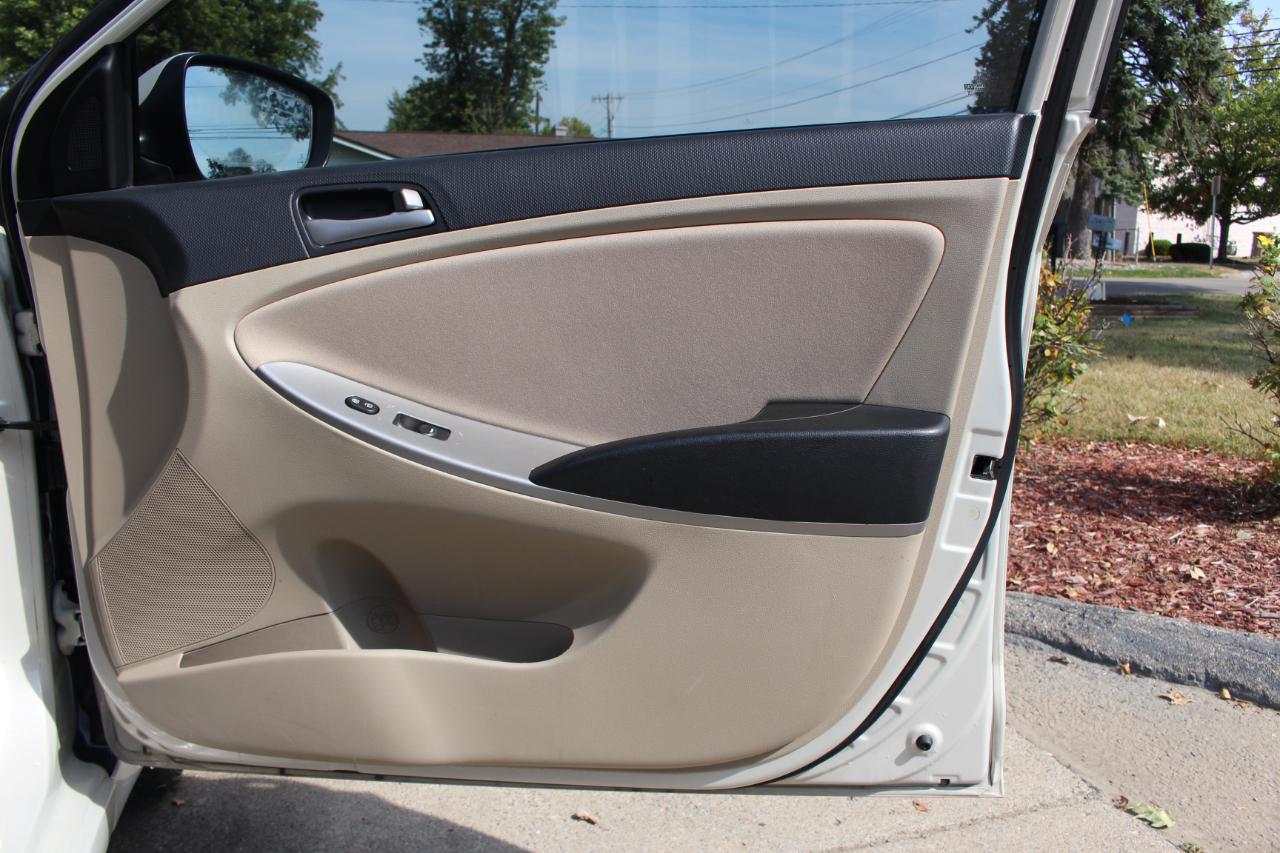 Hyundai Accent SE 2016