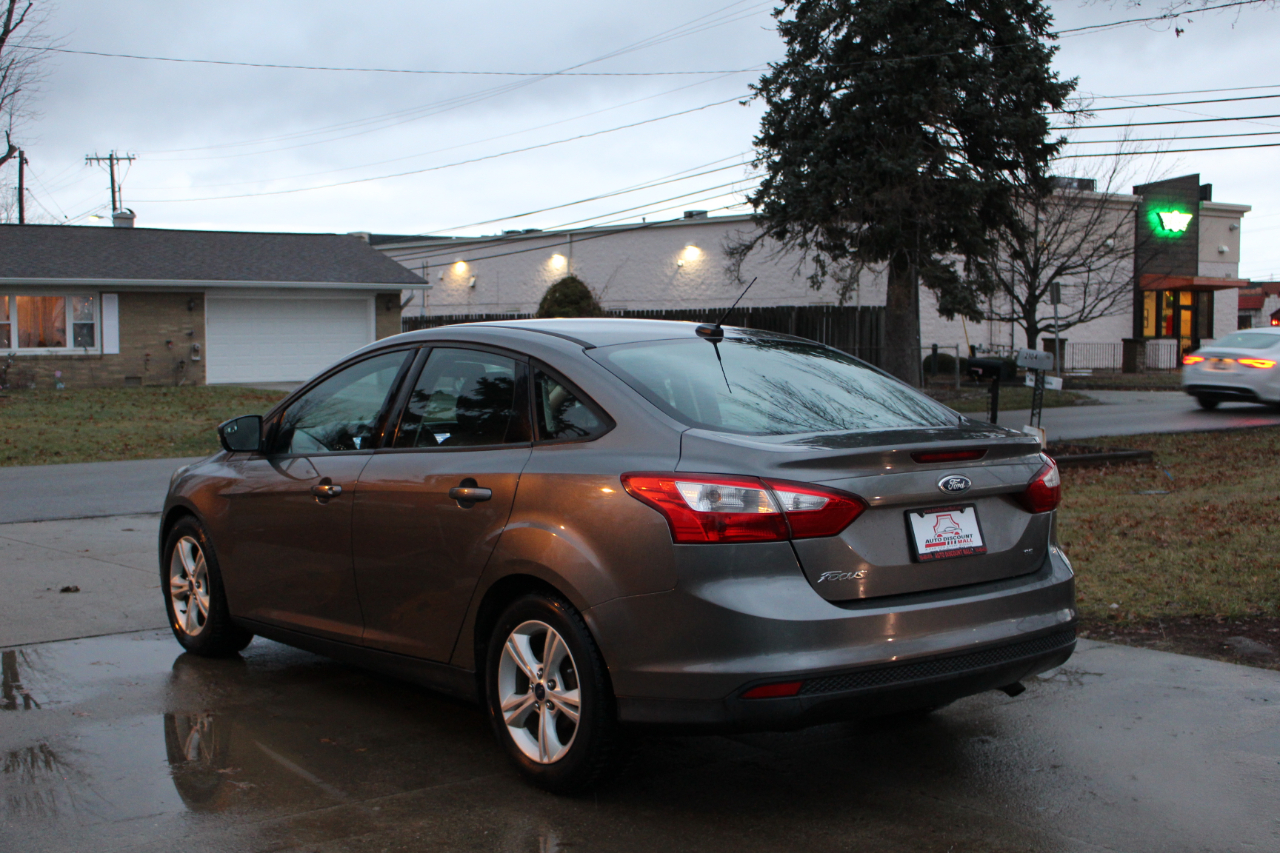 Ford Focus SE Sedan 2014