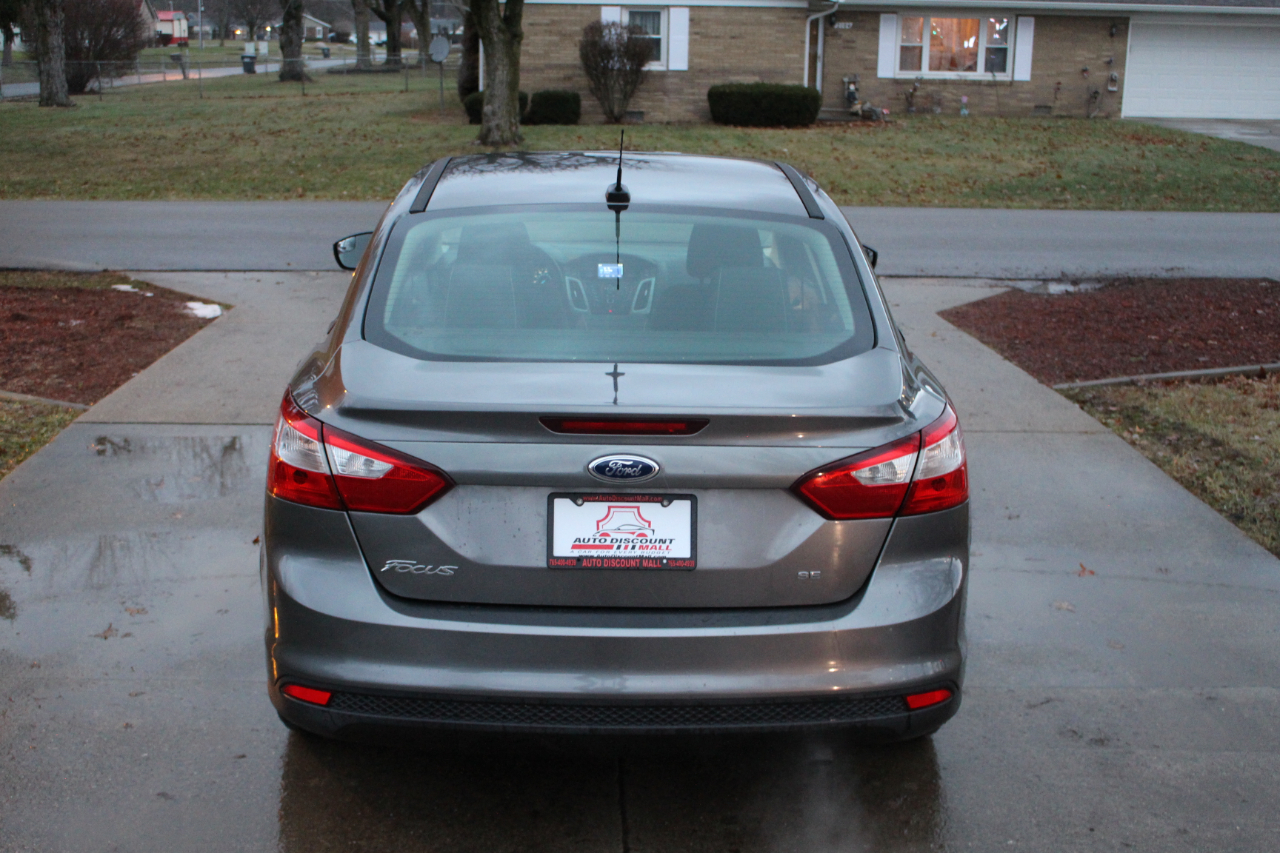 Ford Focus SE Sedan 2014