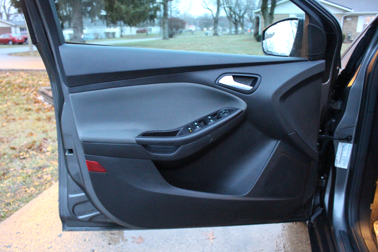 Ford Focus SE Sedan 2014