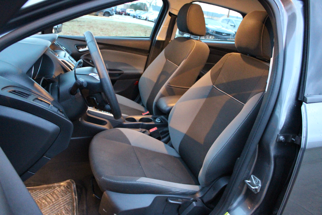 Ford Focus SE Sedan 2014