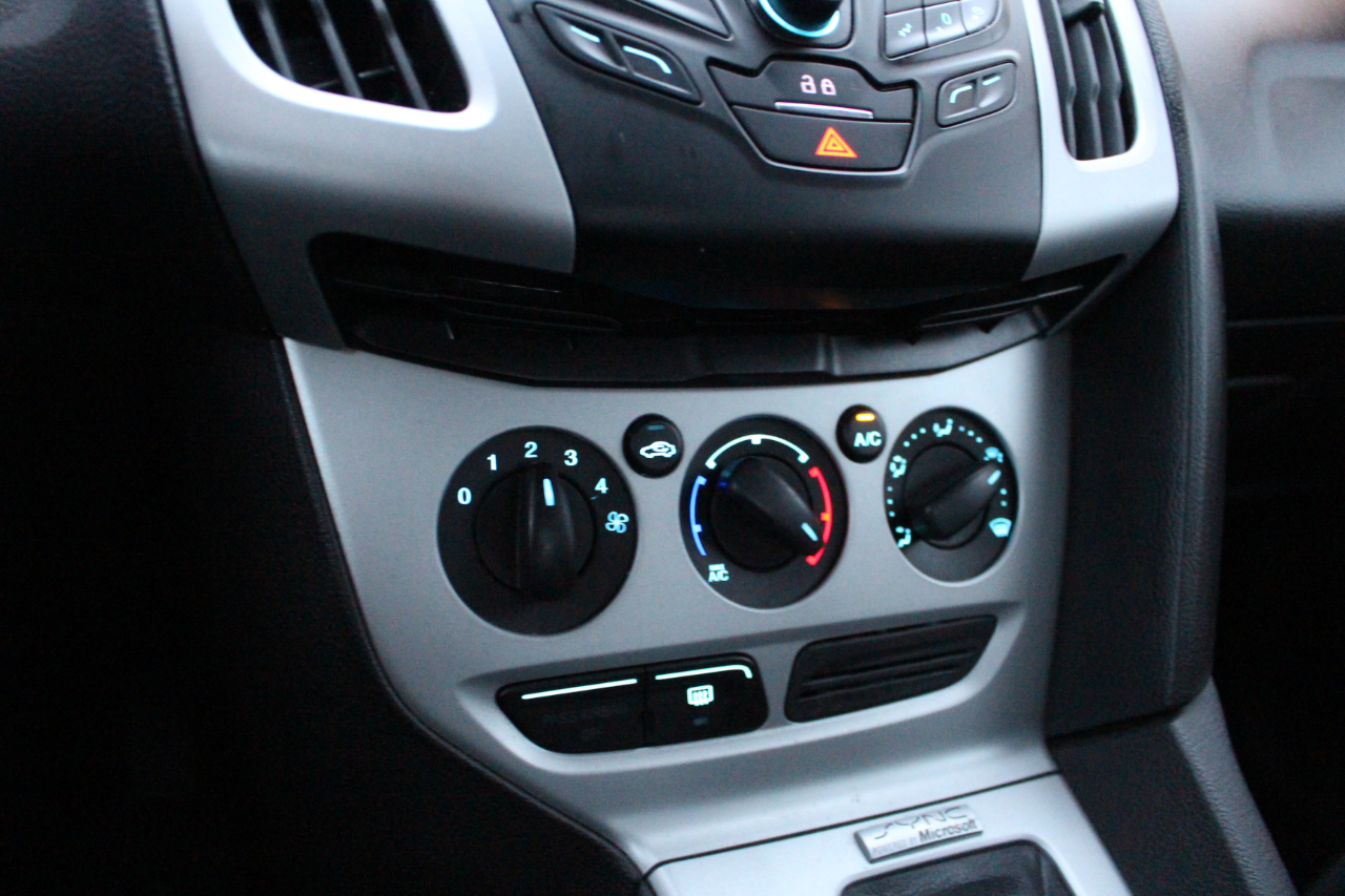 Ford Focus SE Sedan 2014