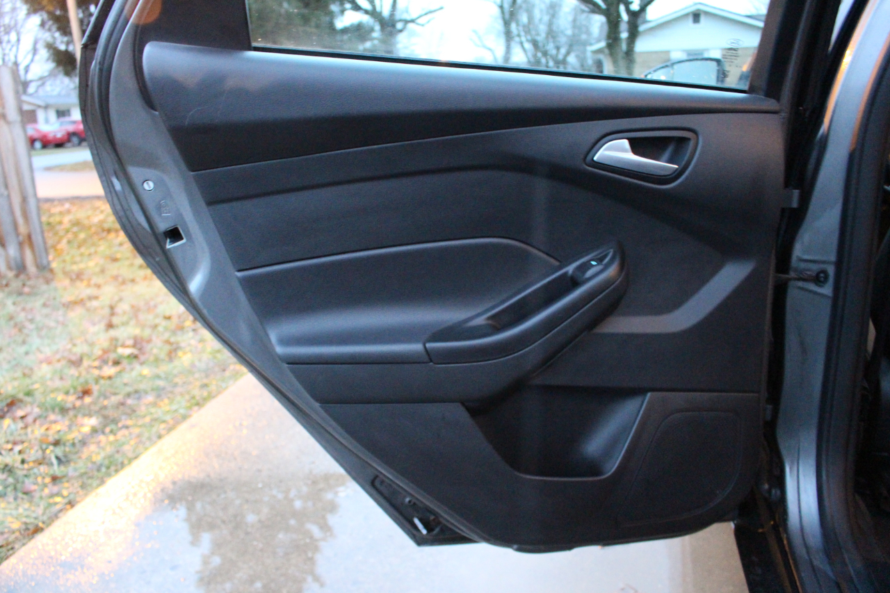 Ford Focus SE Sedan 2014