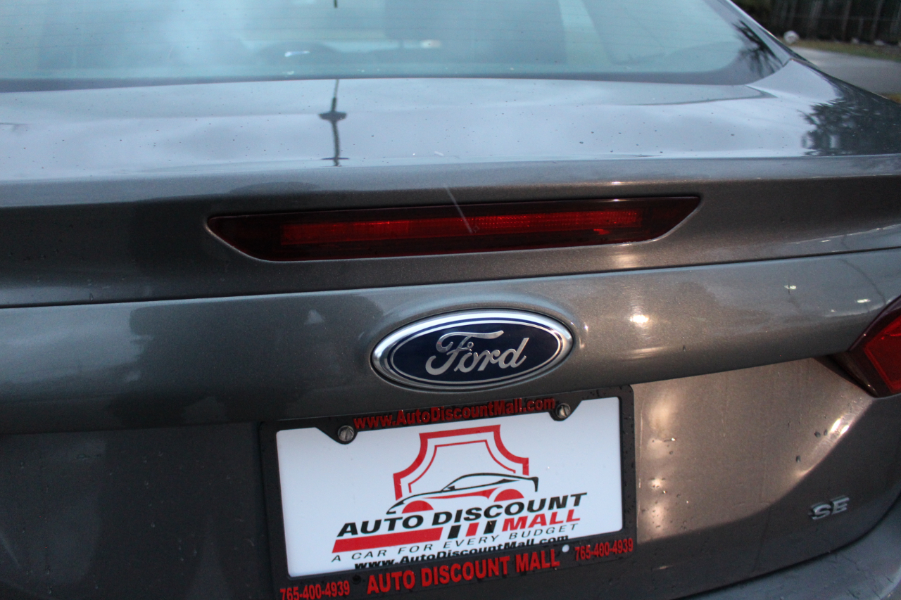 Ford Focus SE Sedan 2014