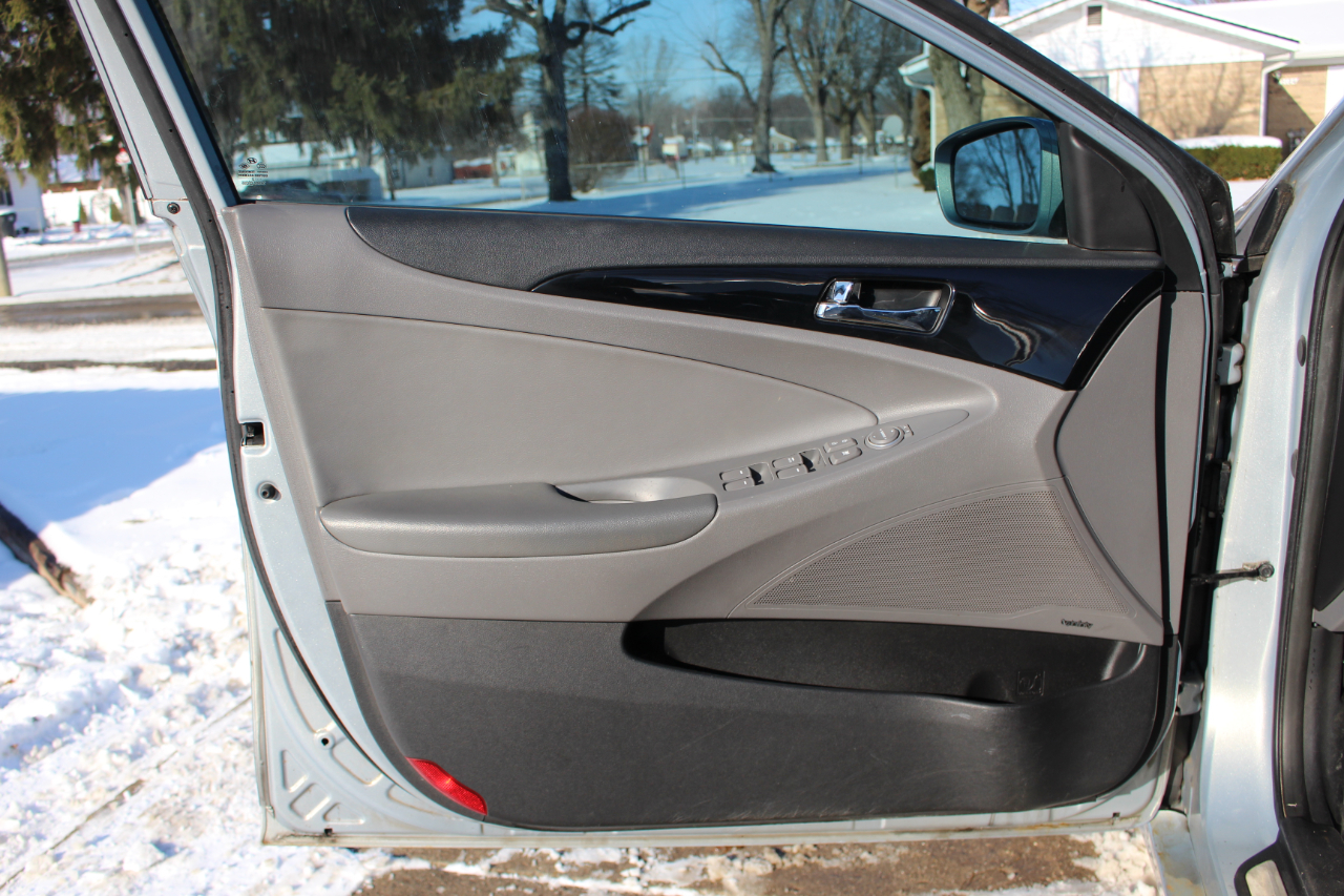 Hyundai Sonata SE Auto 2011