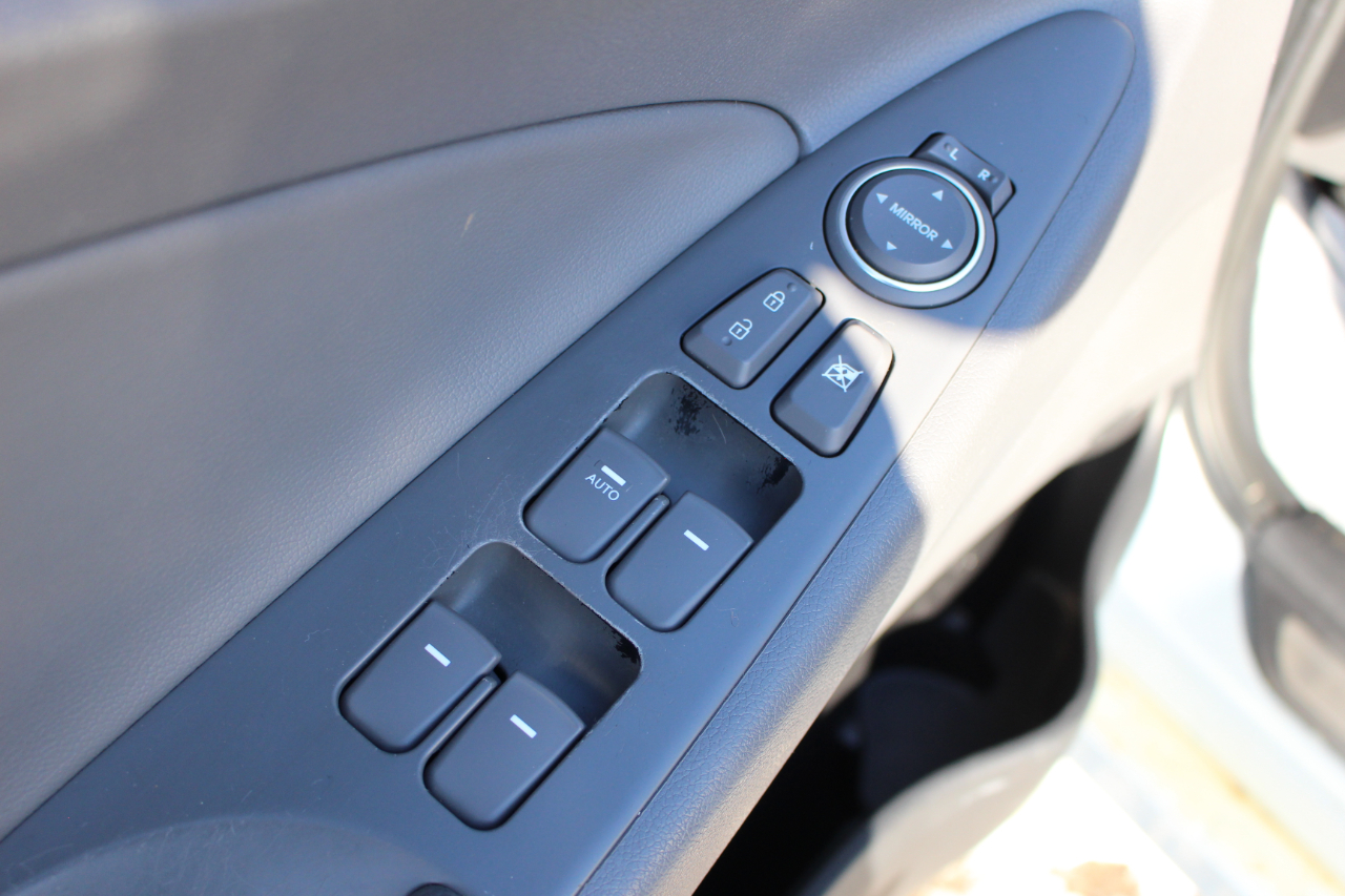 Hyundai Sonata SE Auto 2011