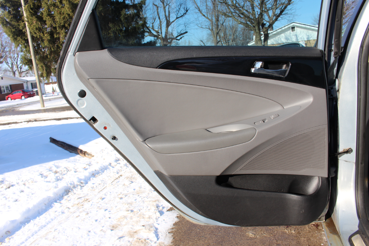 Hyundai Sonata SE Auto 2011