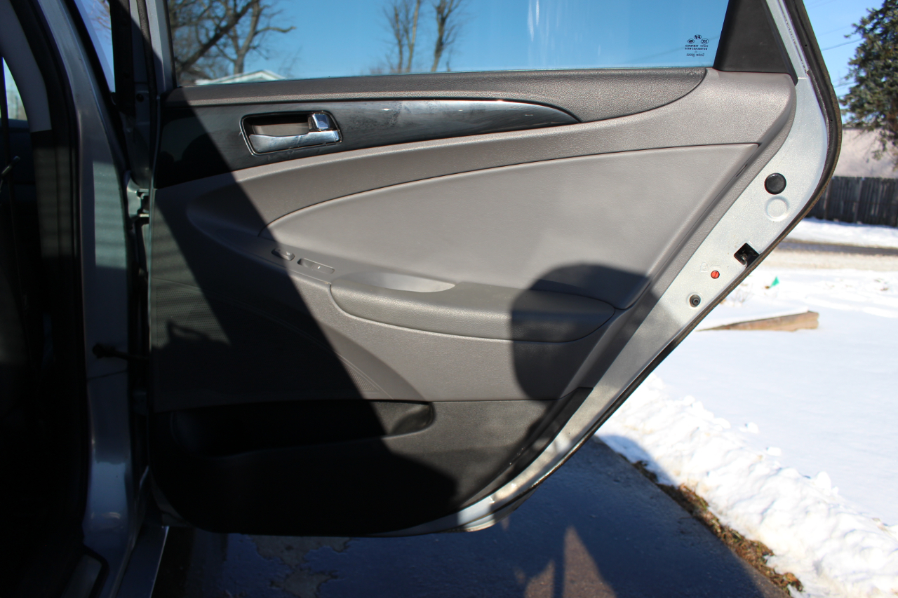 Hyundai Sonata SE Auto 2011