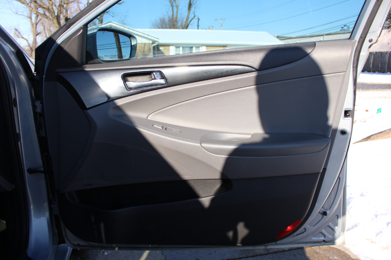 Hyundai Sonata SE Auto 2011