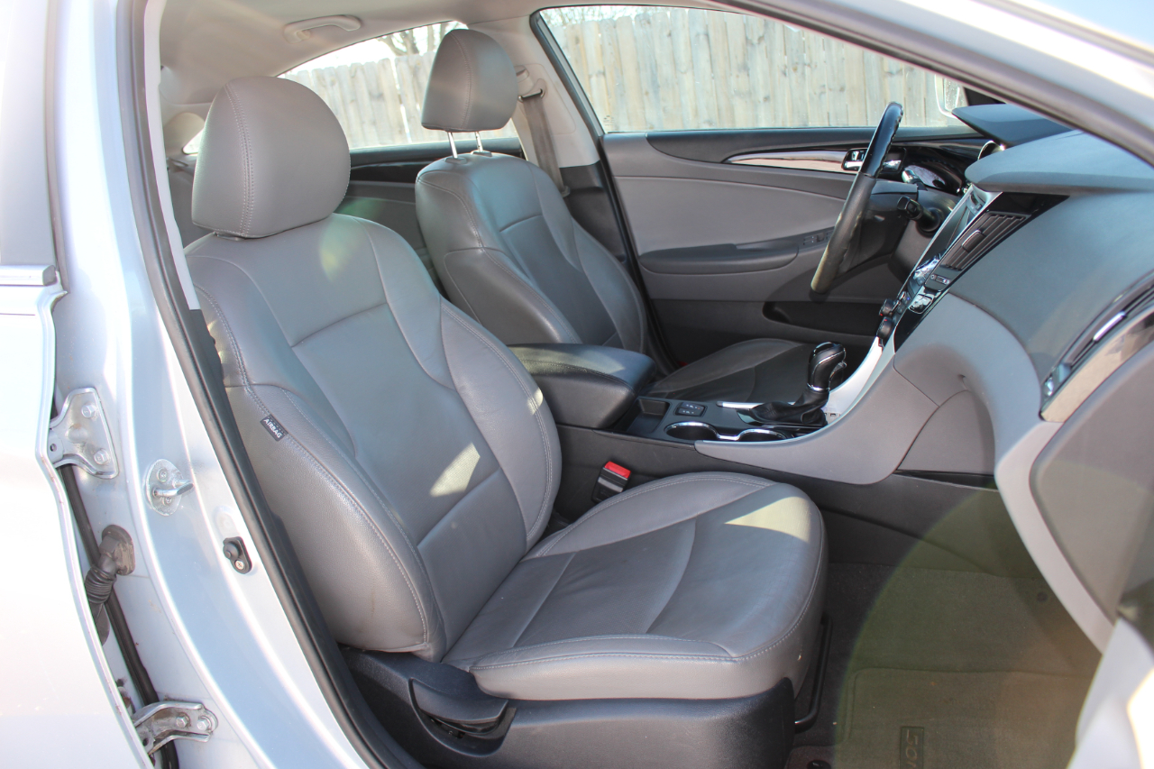 Hyundai Sonata SE Auto 2011