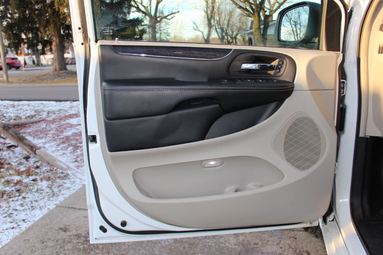 Chrysler Town & Country Limited Platinum 2016