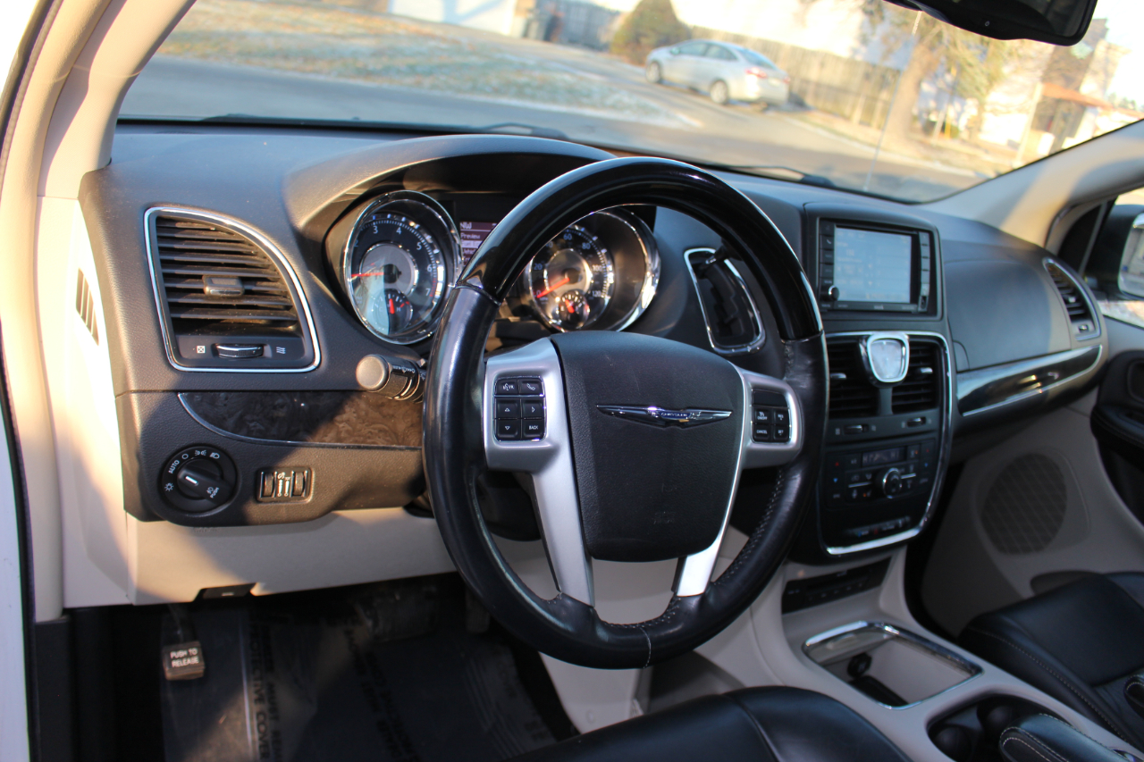 Chrysler Town & Country Limited Platinum 2016