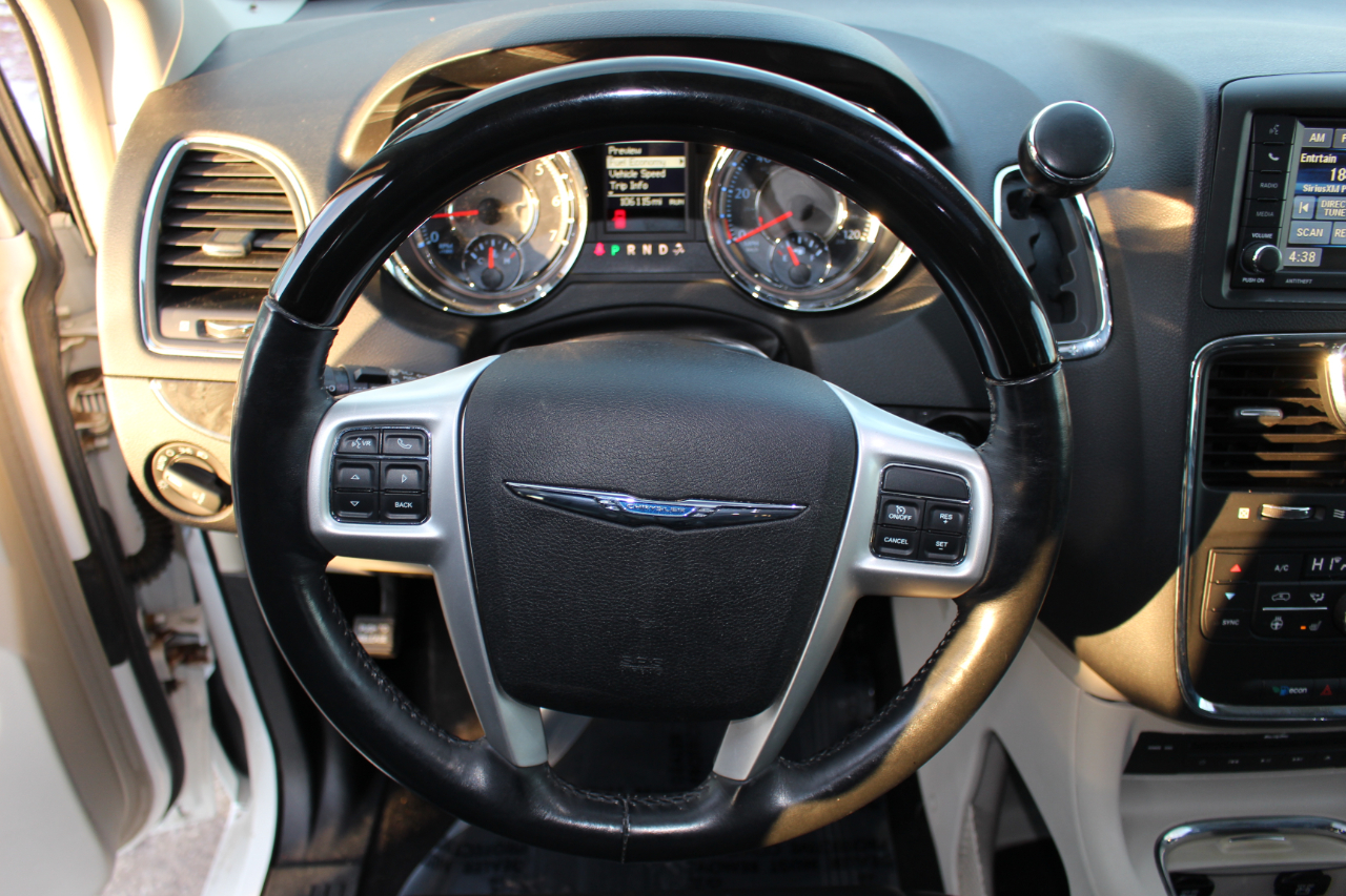 Chrysler Town & Country Limited Platinum 2016