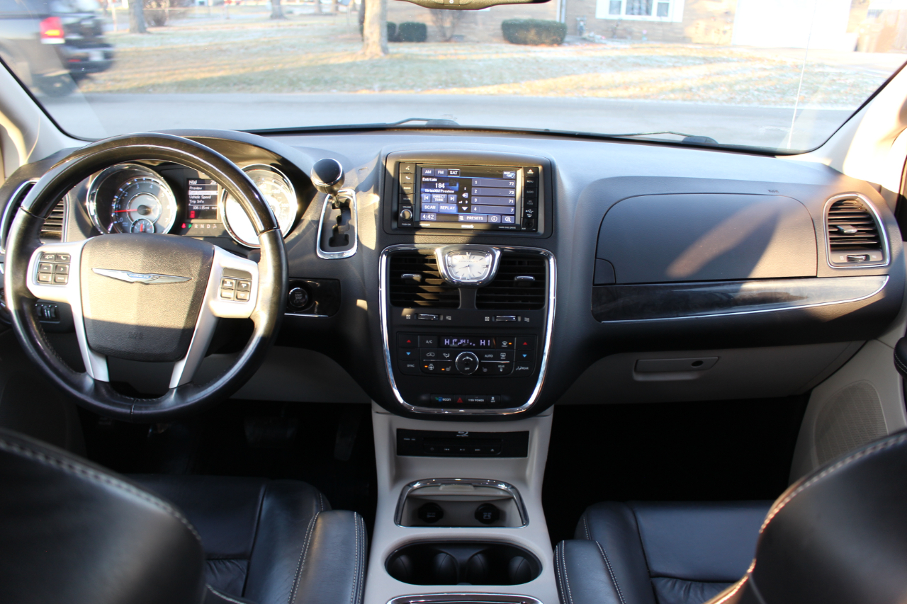 Chrysler Town & Country Limited Platinum 2016