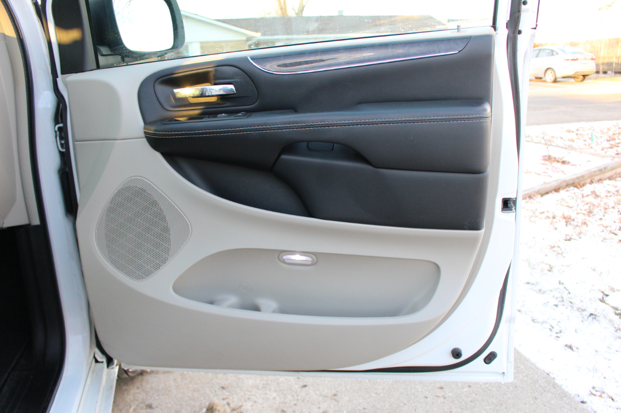 Chrysler Town & Country Limited Platinum 2016