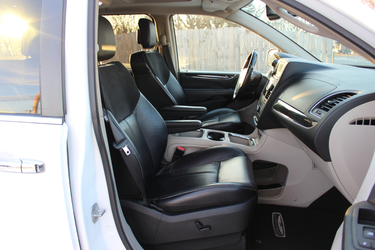 Chrysler Town & Country Limited Platinum 2016