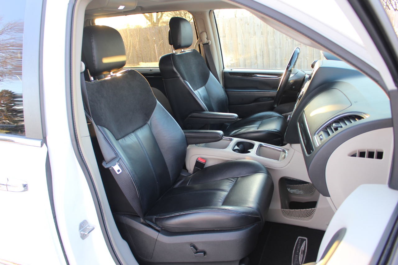 Chrysler Town & Country Limited Platinum 2016