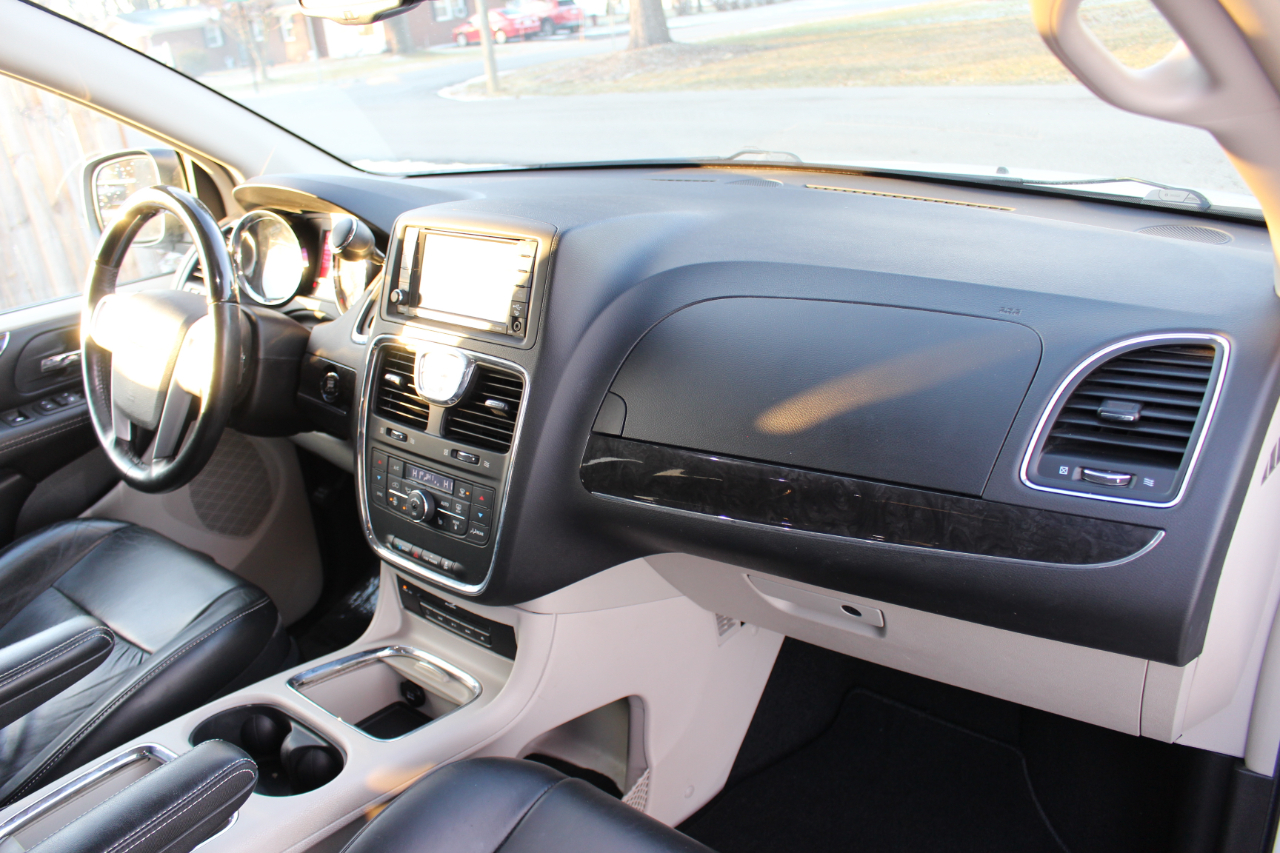 Chrysler Town & Country Limited Platinum 2016