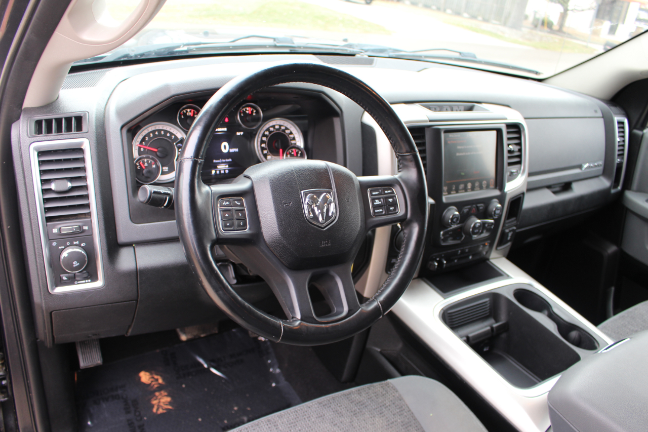 RAM 1500 Big Horn Quad Cab 4WD 2017