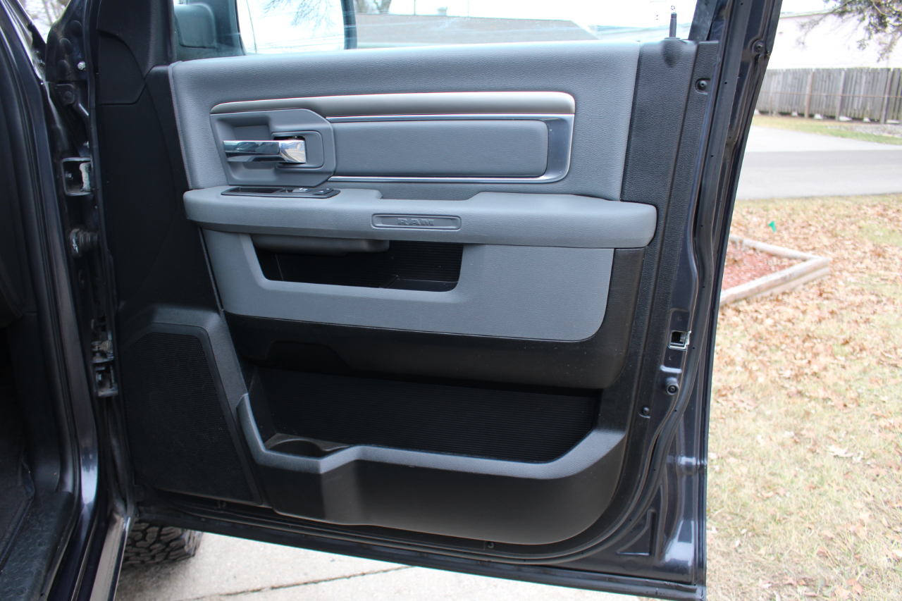 RAM 1500 Big Horn Quad Cab 4WD 2017