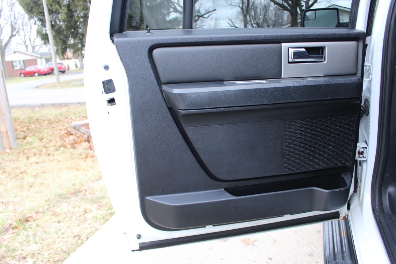 Ford Expedition EL XLT 4WD 2016