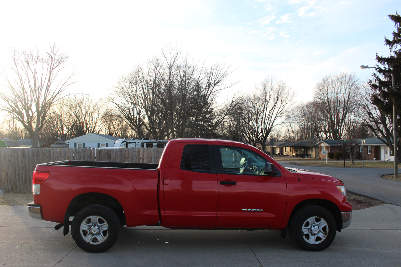 Toyota Tundra Tundra-Grade Double Cab 4.6L 4WD 2011