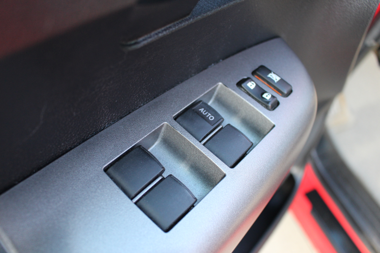 Toyota Tundra Tundra-Grade Double Cab 4.6L 4WD 2011