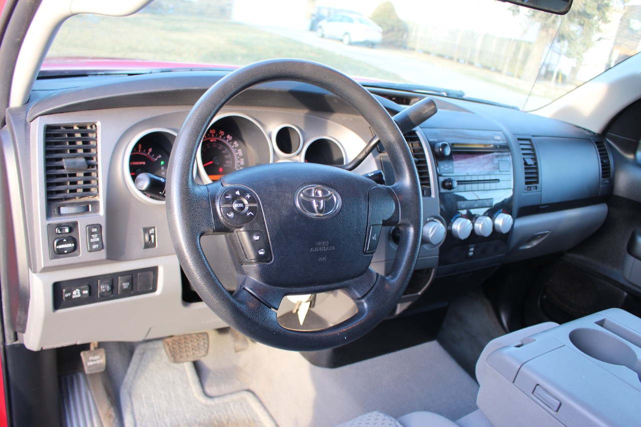 Toyota Tundra Tundra-Grade Double Cab 4.6L 4WD 2011