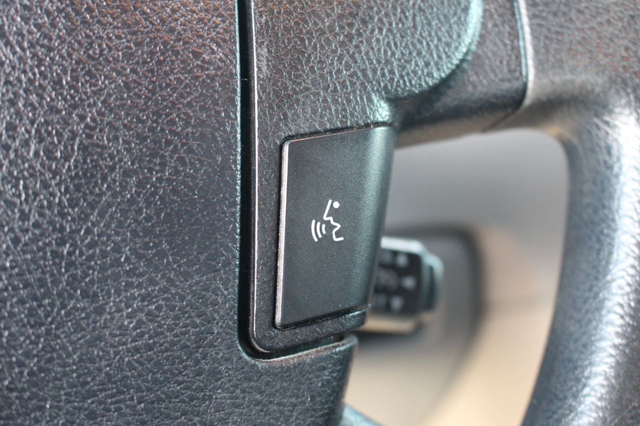 Toyota Tundra Tundra-Grade Double Cab 4.6L 4WD 2011