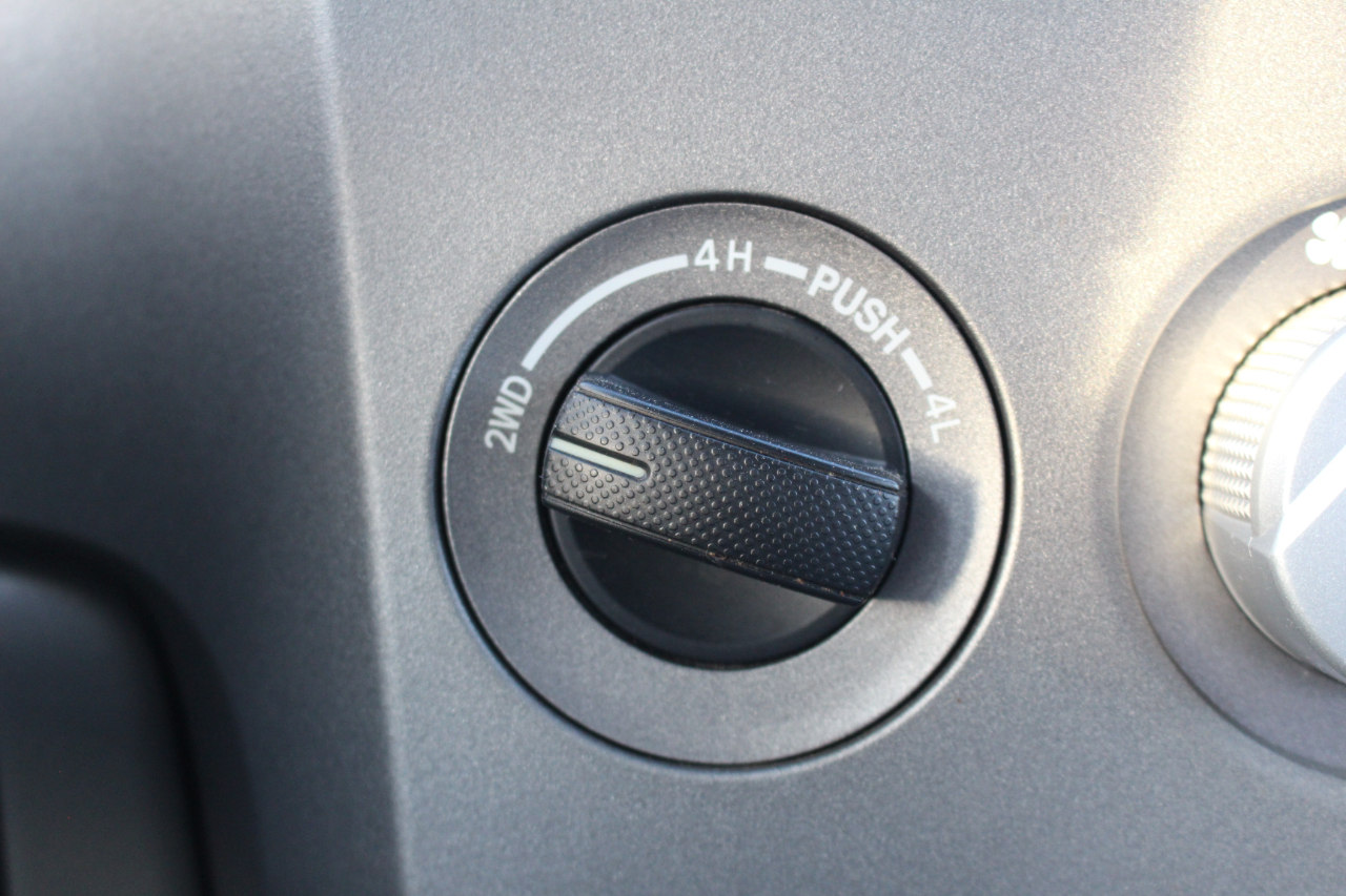 Toyota Tundra Tundra-Grade Double Cab 4.6L 4WD 2011