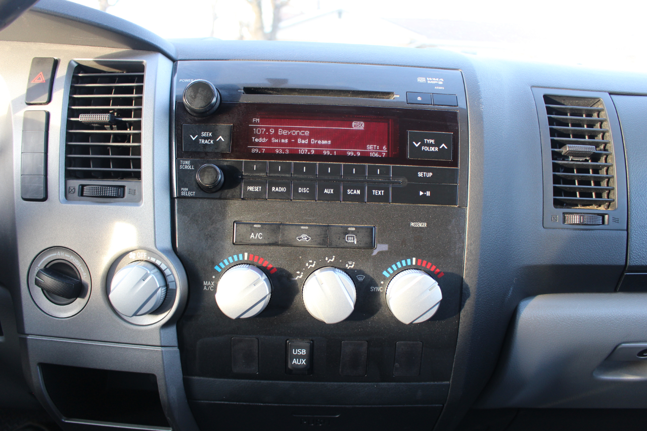 Toyota Tundra Tundra-Grade Double Cab 4.6L 4WD 2011