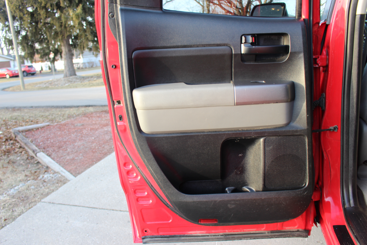 Toyota Tundra Tundra-Grade Double Cab 4.6L 4WD 2011