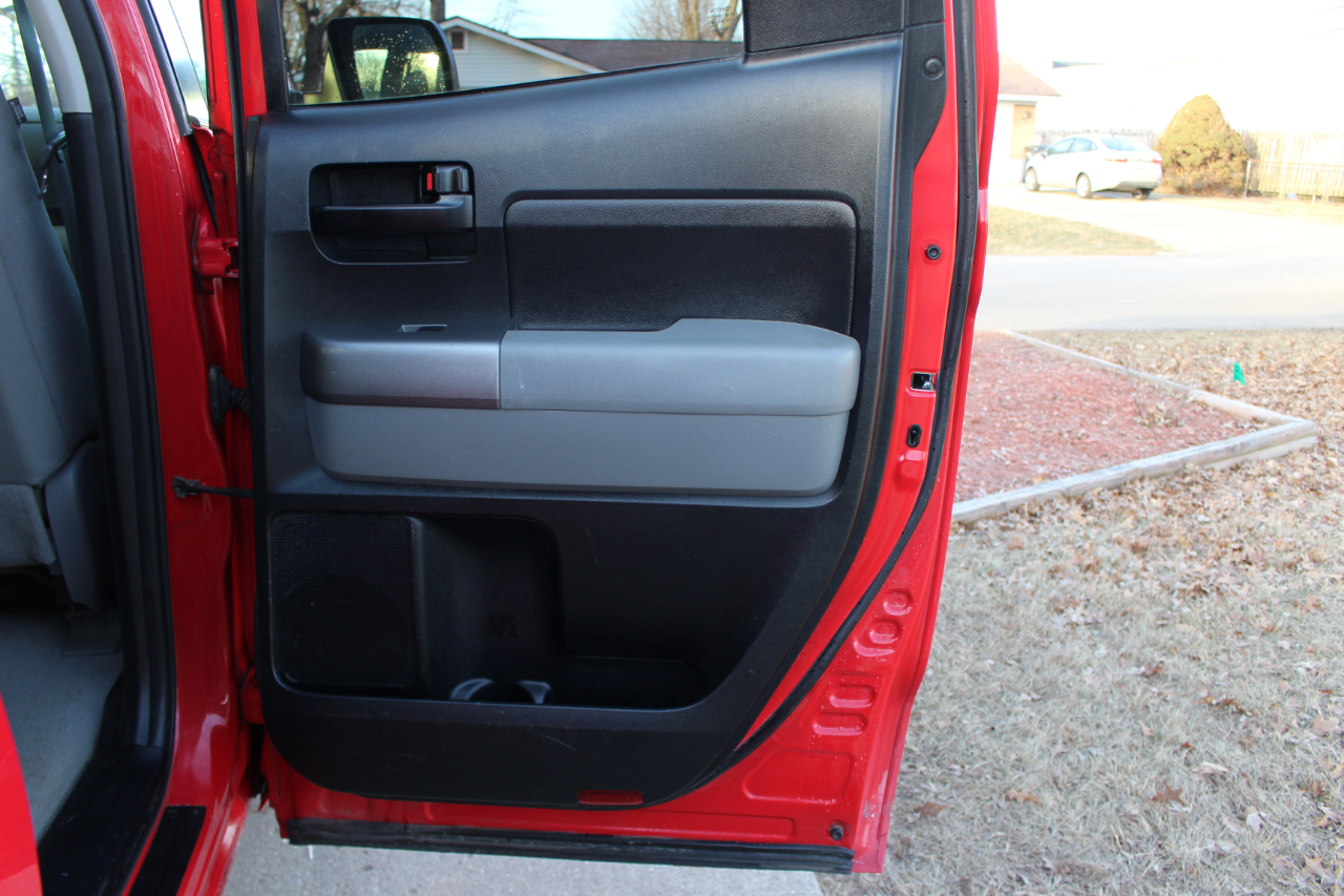 Toyota Tundra Tundra-Grade Double Cab 4.6L 4WD 2011