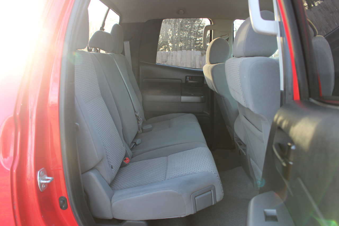 Toyota Tundra Tundra-Grade Double Cab 4.6L 4WD 2011