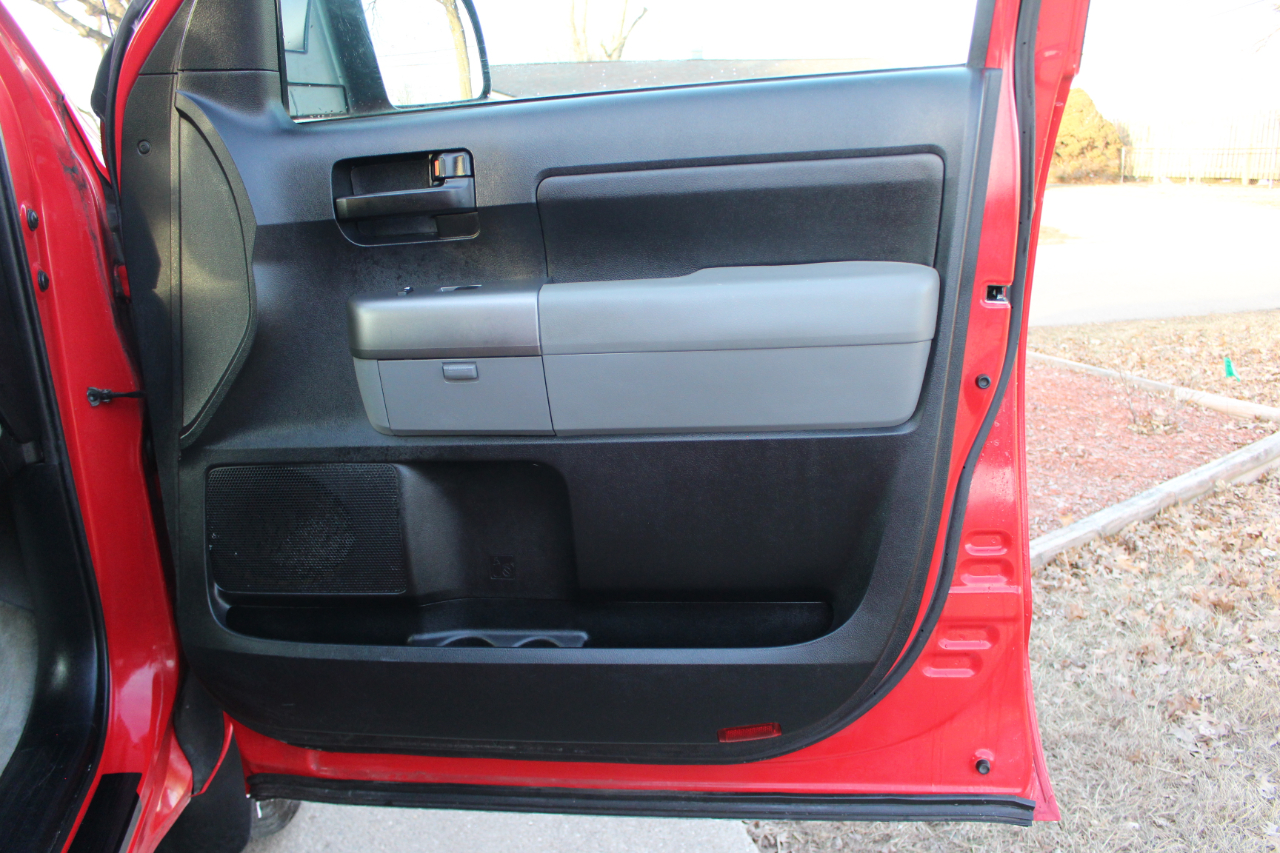 Toyota Tundra Tundra-Grade Double Cab 4.6L 4WD 2011