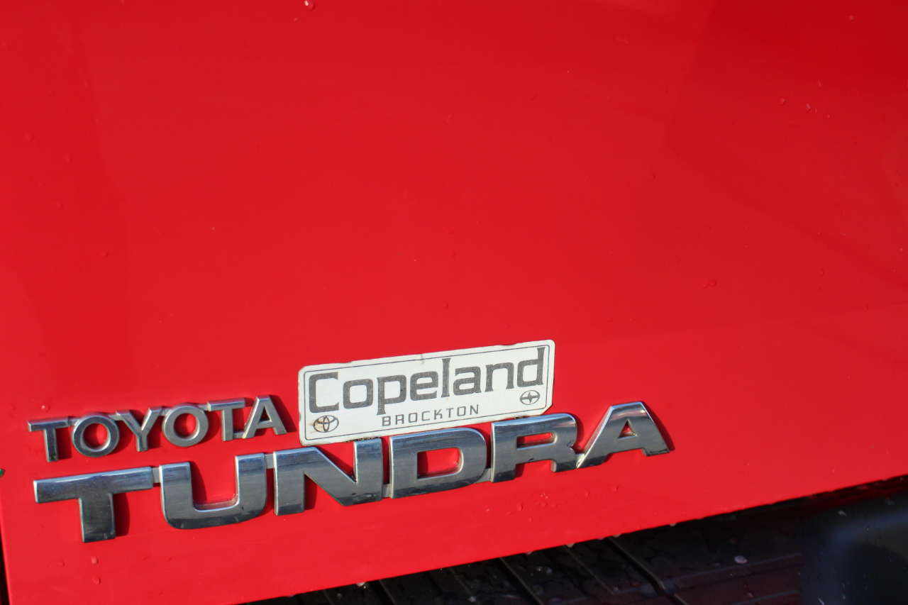 Toyota Tundra Tundra-Grade Double Cab 4.6L 4WD 2011