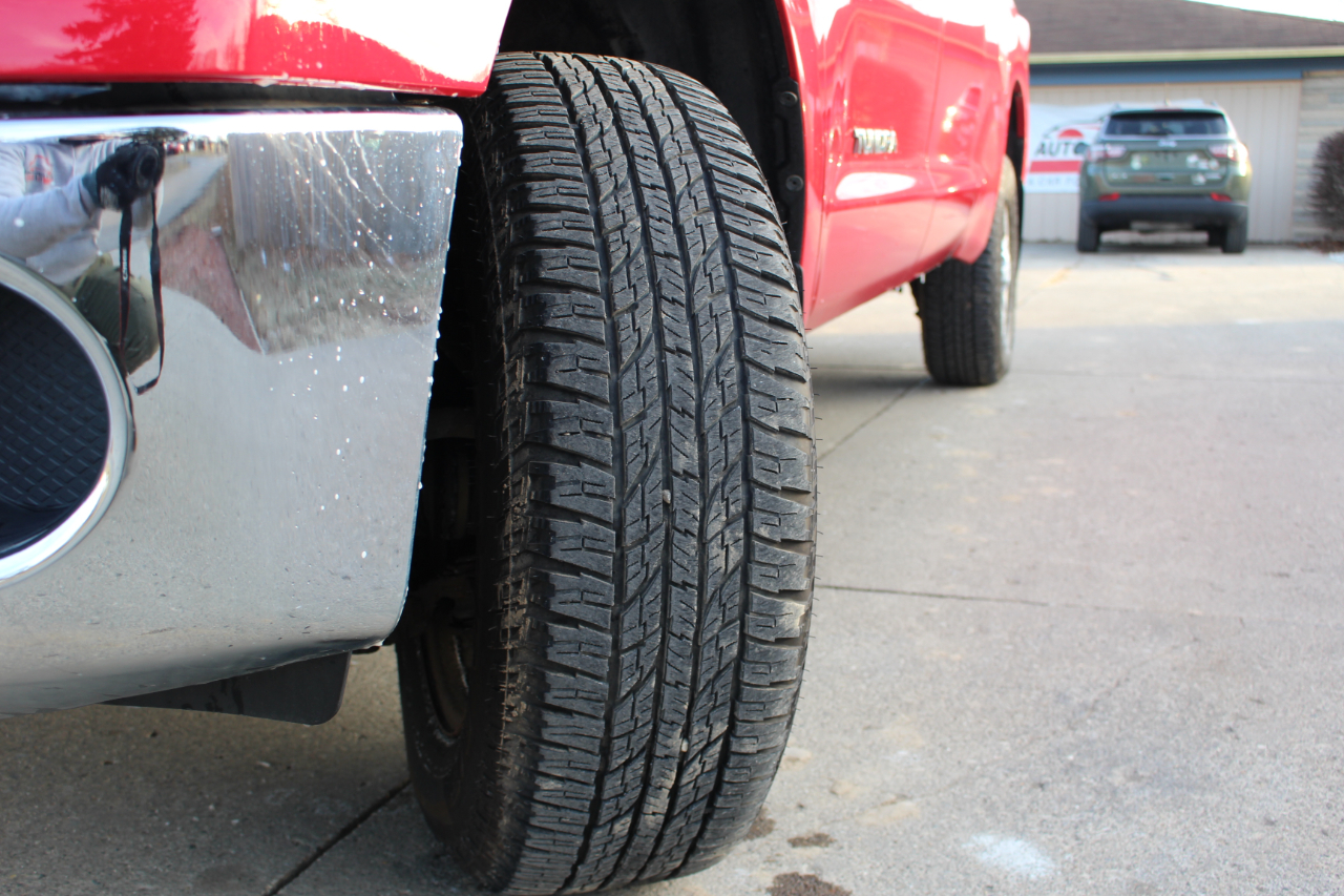 Toyota Tundra Tundra-Grade Double Cab 4.6L 4WD 2011