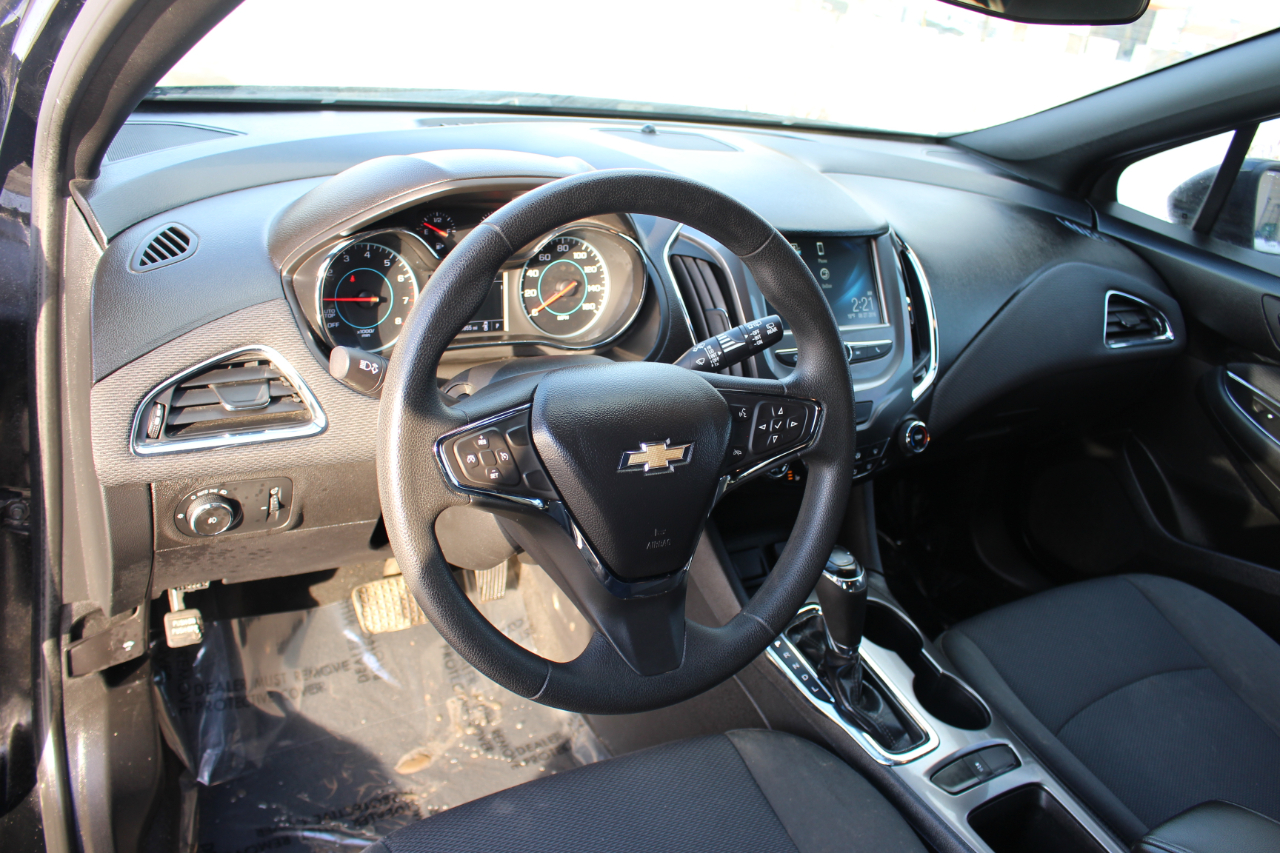 Chevrolet Cruze LT Auto Hatchback 2017