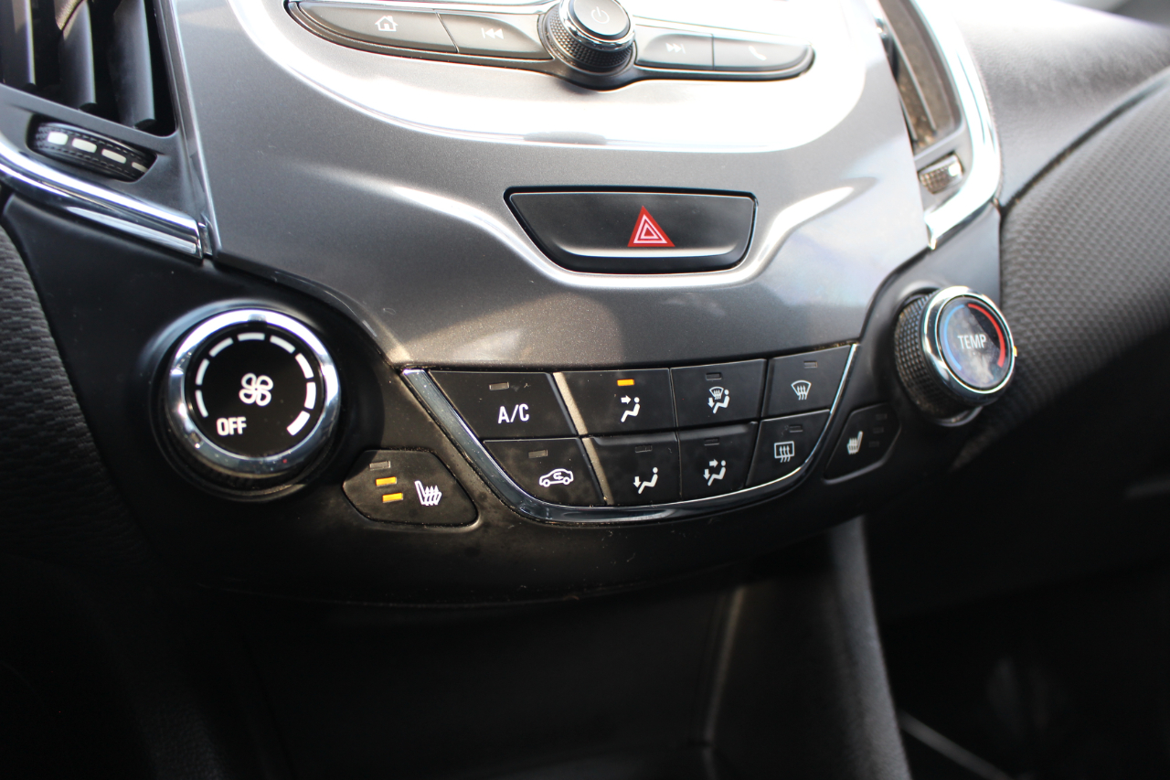 Chevrolet Cruze LT Auto Hatchback 2017