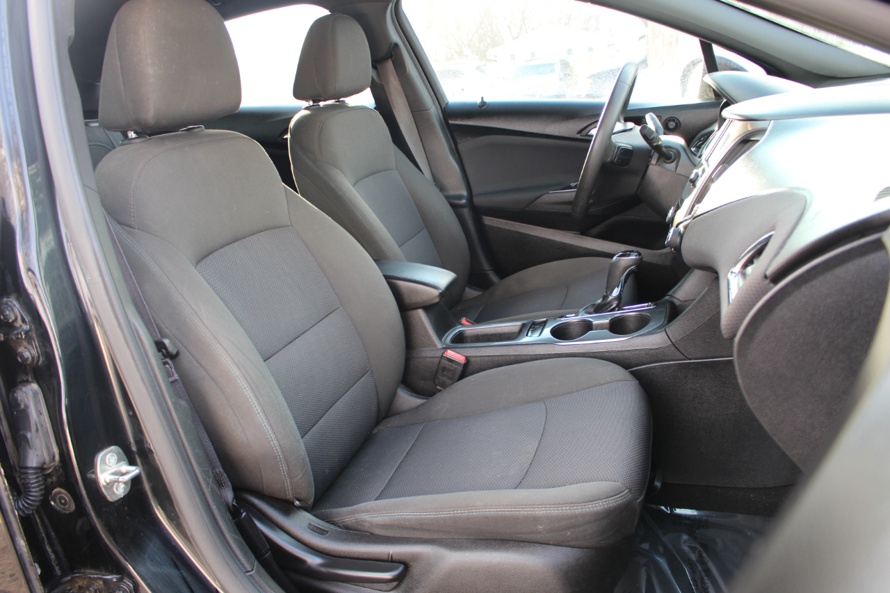 Chevrolet Cruze LT Auto Hatchback 2017