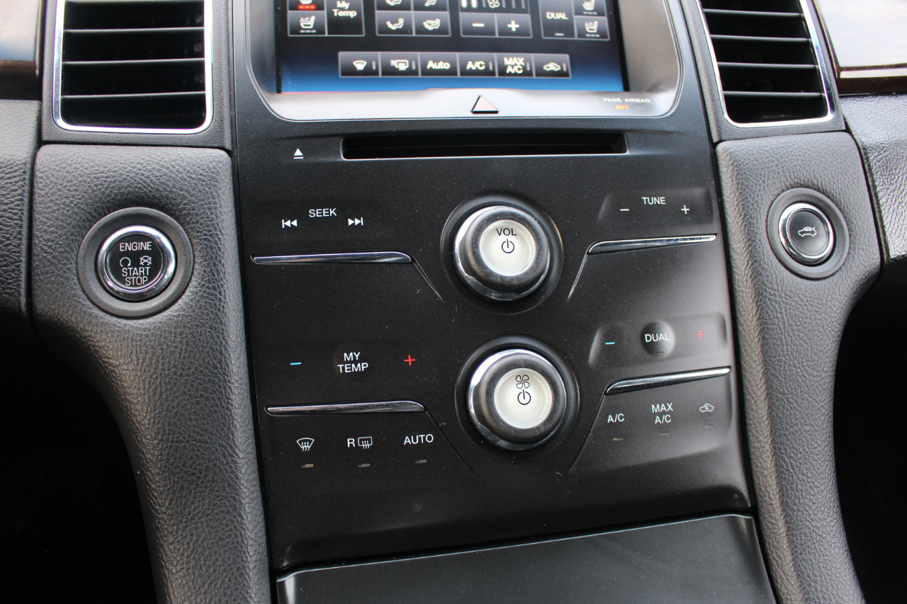 Ford Taurus Limited FWD 2014